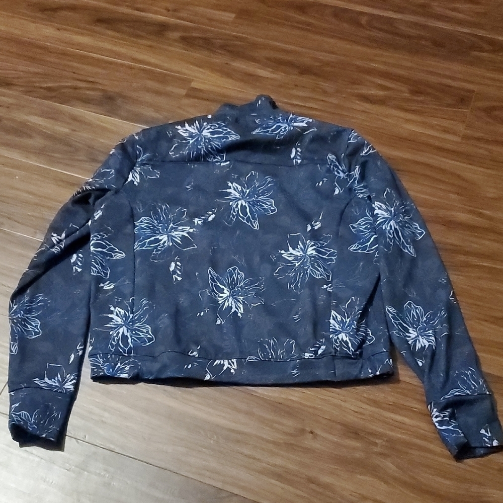 Columbia Women's Long Sleeve Rash Guard Top with Blue Floral Design - Picture 5 of 7